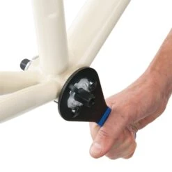 Park Tool Clé Pour Cuvettes 6 Crans De Boitier De Pédalier BBT-4 ParkTool -Vélo Accessoires Soldes cle boitier pedalier bbt 4 park tool 3